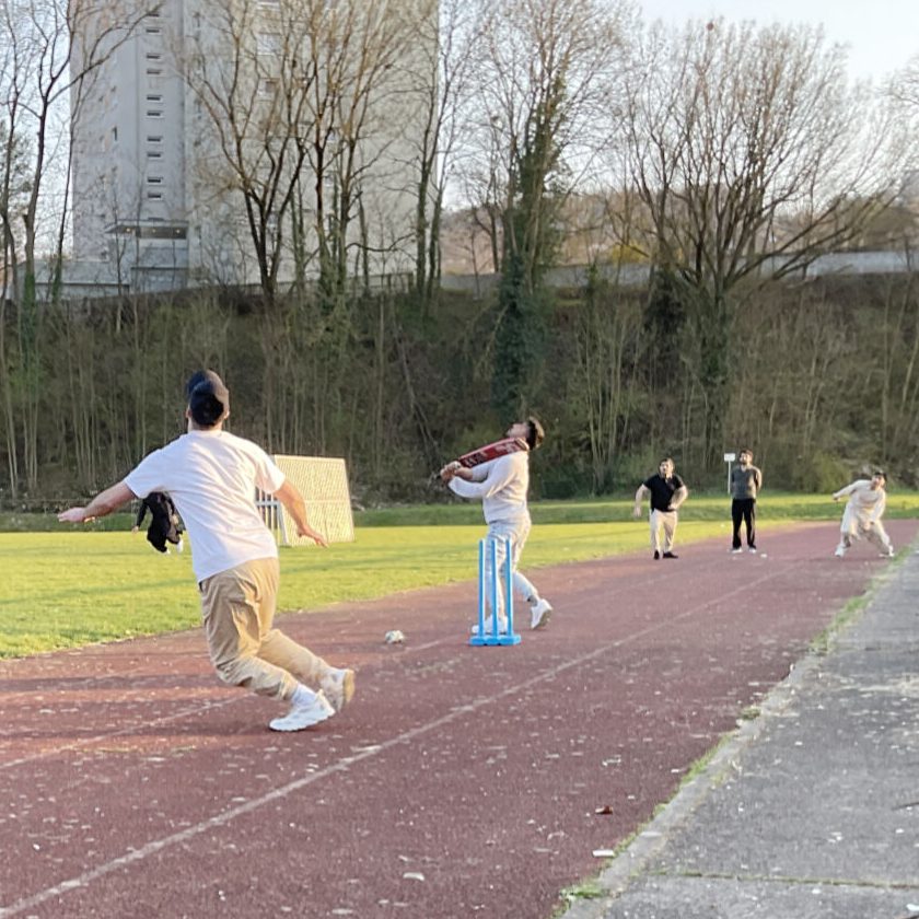 Jugendliche auf dem VfL-Post-Sportplatz
